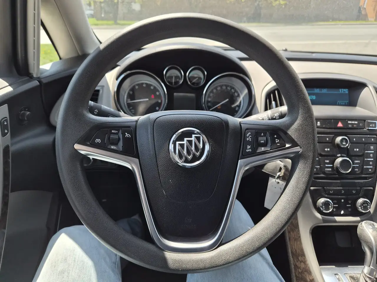 Buick Verano снимка Buick Verano