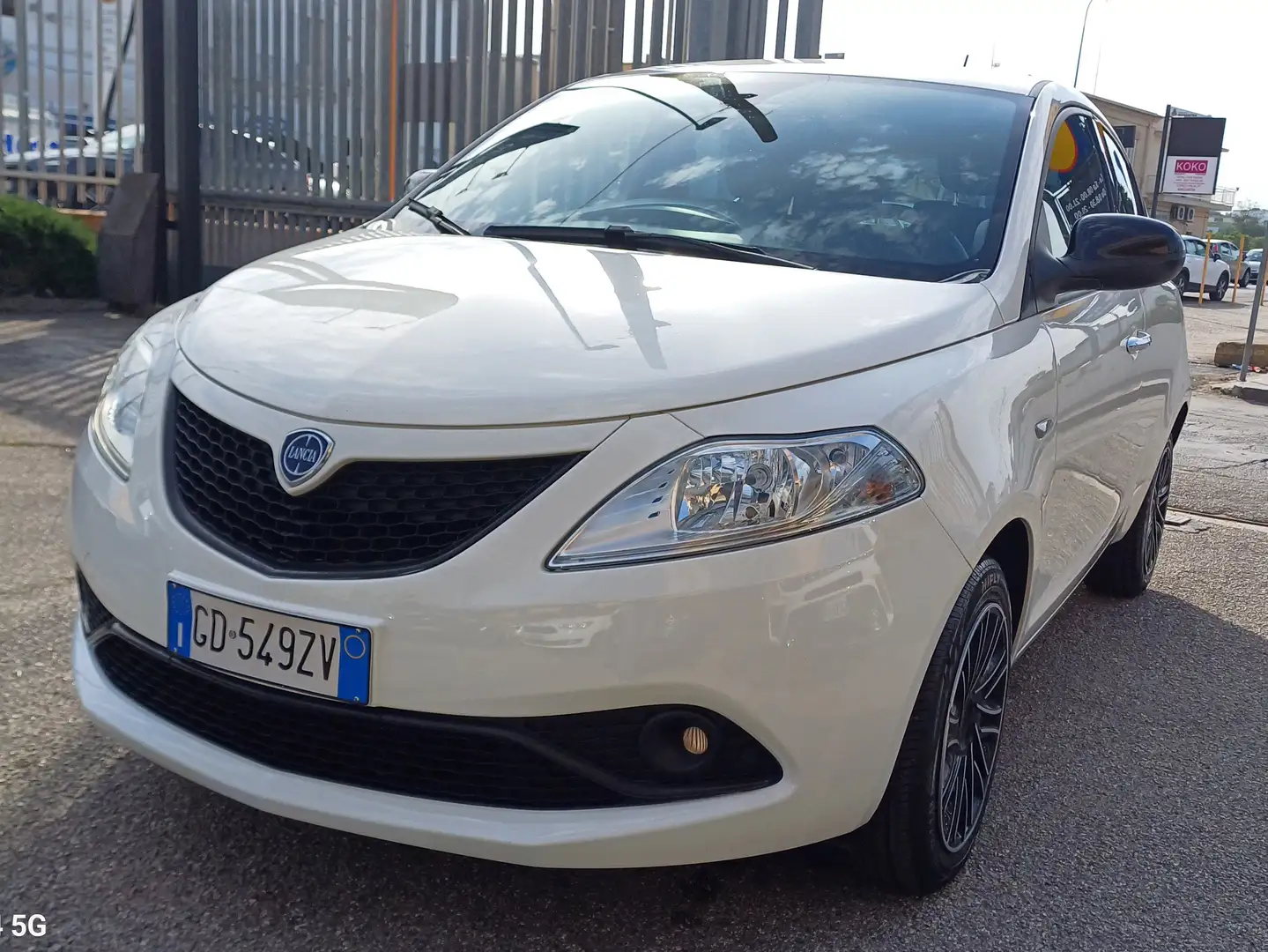 Lancia Ypsilon Ypsilon 1.0 firefly hybrid Gold s Blanc - 1
