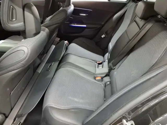 Mercedes-Benz C-Class view 13