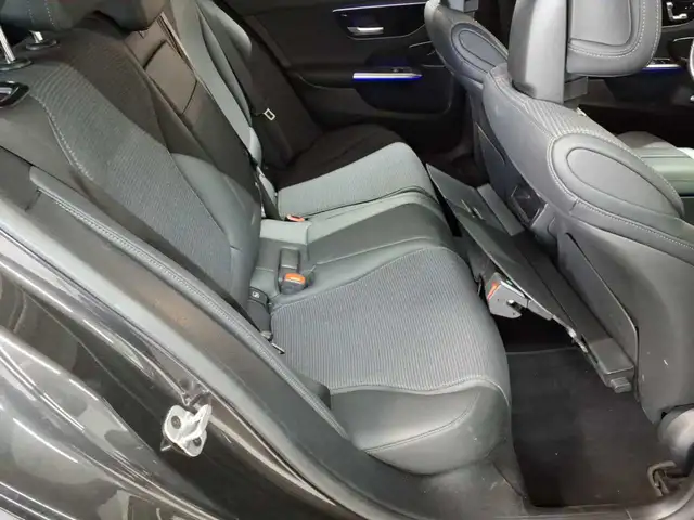 Mercedes-Benz C-Class view 14
