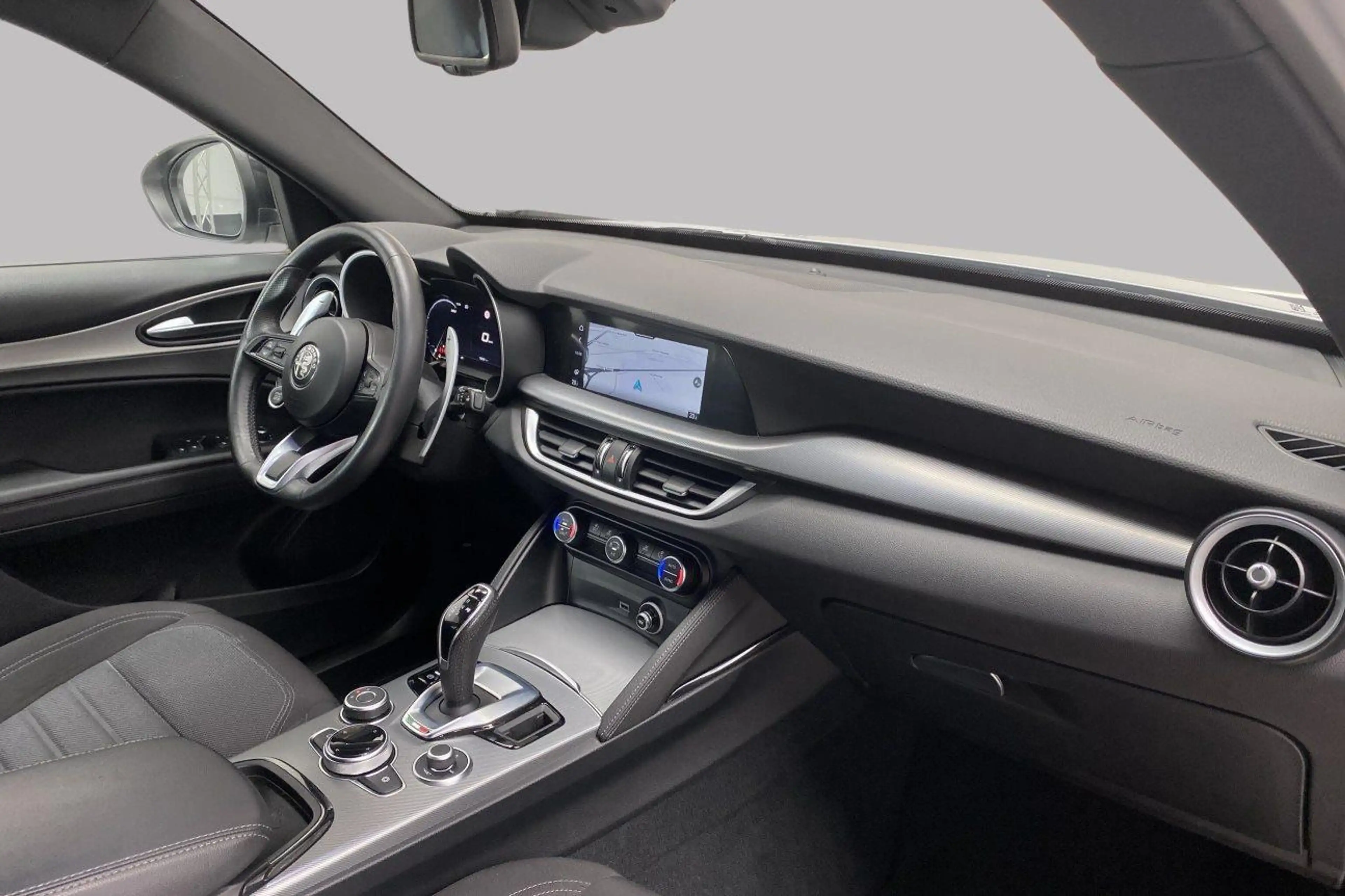 Alfa Romeo Stelvio Sprint Q4 - 280 PK — photo 2