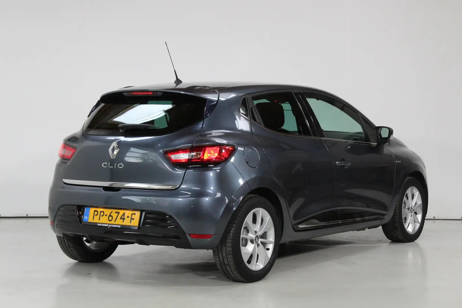 Renault Clio 0.9 TCe Limited | Navi | Cruise | Keyless | Dealer Gris - 2