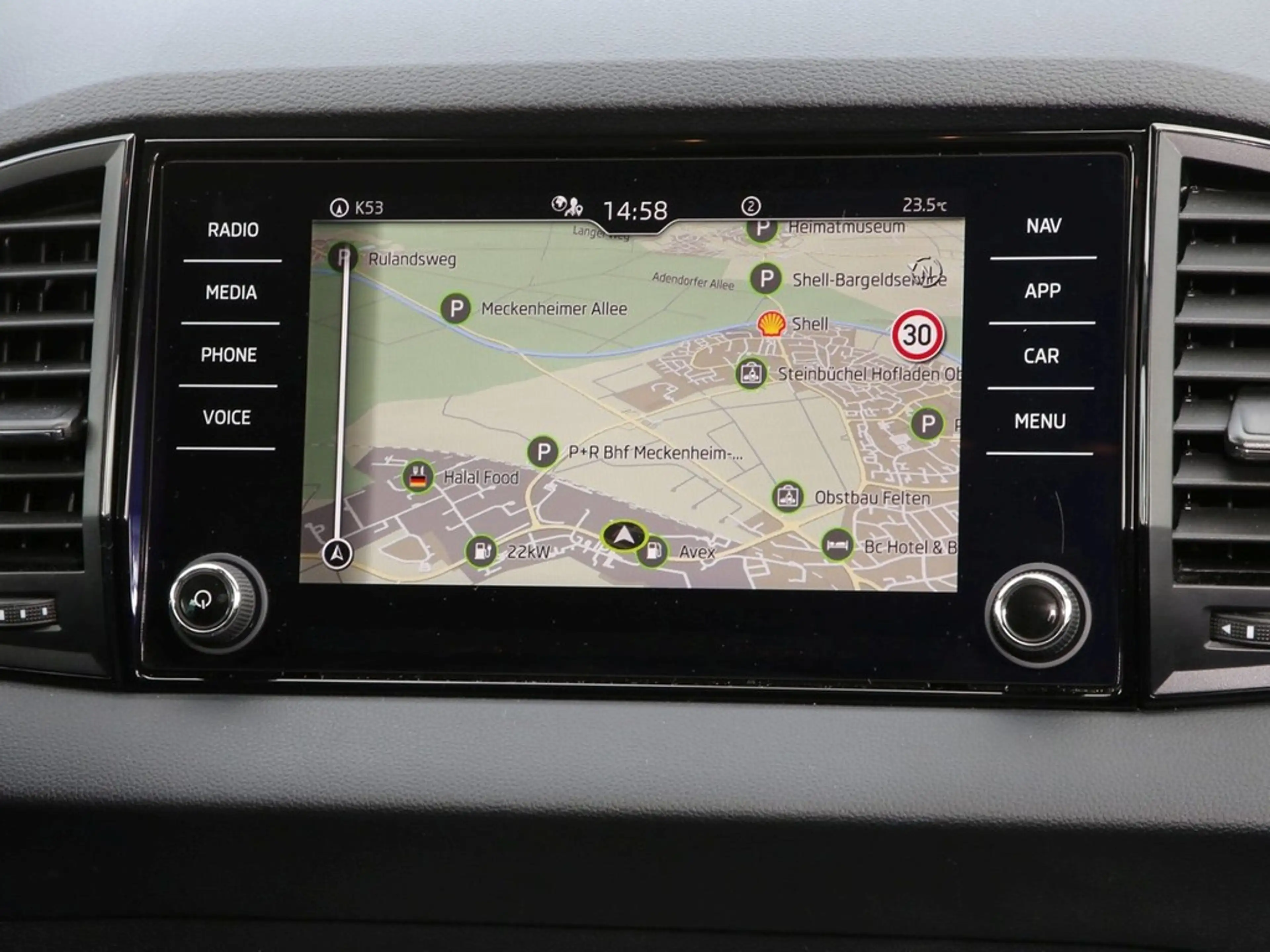 Skoda Karoq 2.0 TDI DSG Drive 4x4 17" ACC Navi SHZ LED — photo 13