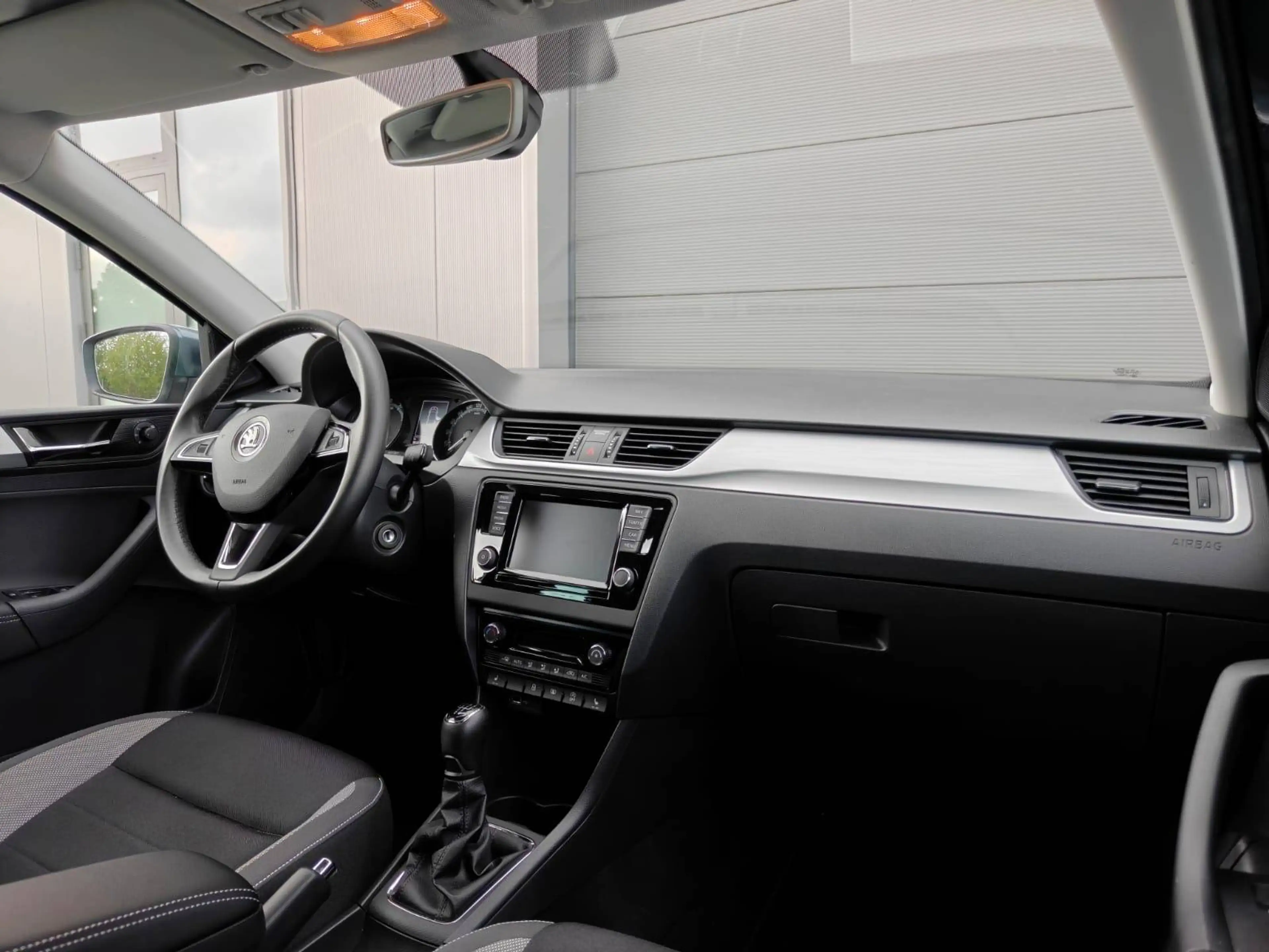 Skoda Rapid/Spaceback 9.000km!!/zetelverwarming/cruise controle/navigatie — photo 8