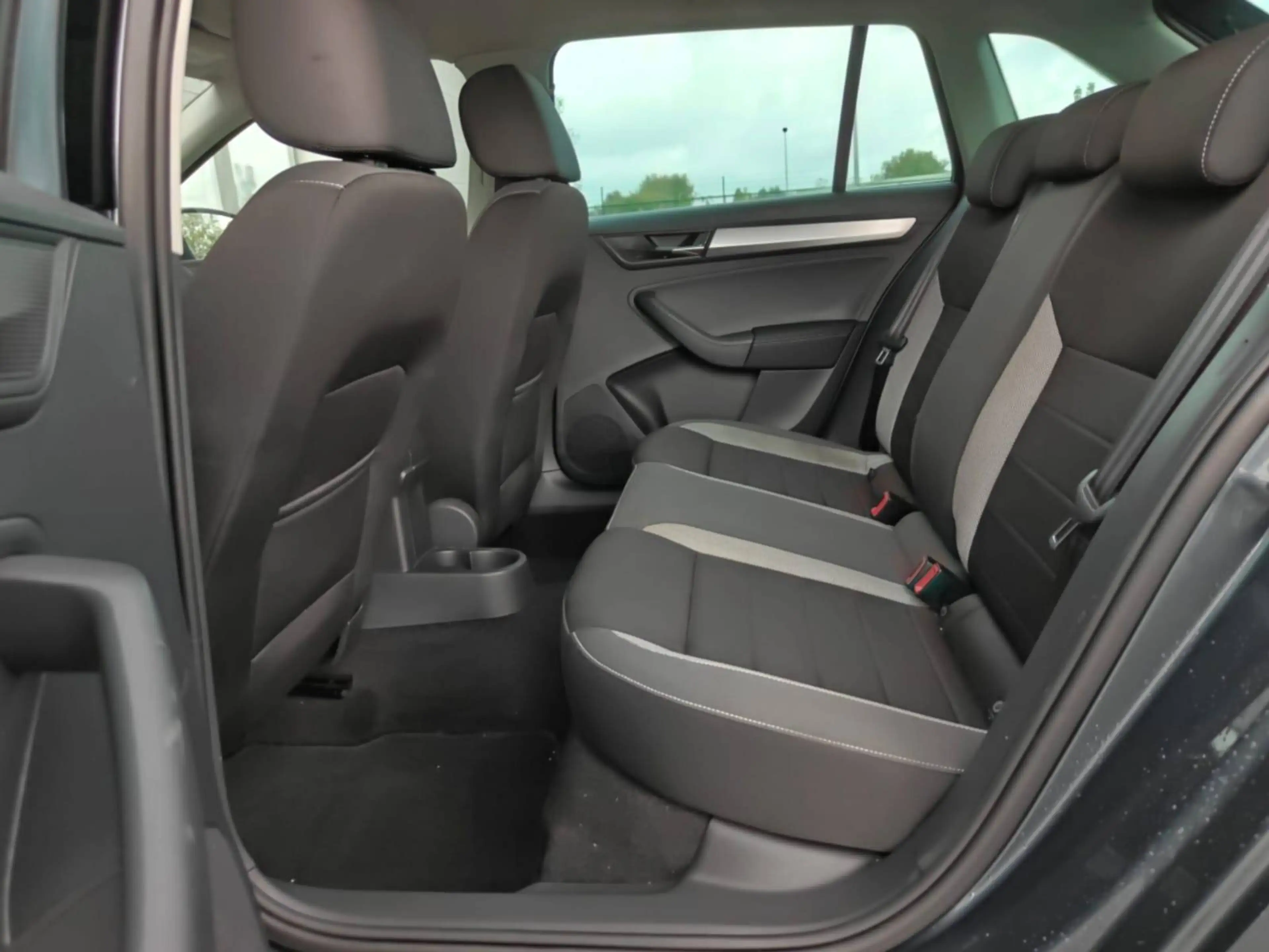 Skoda Rapid/Spaceback 9.000km!!/zetelverwarming/cruise controle/navigatie — photo 13