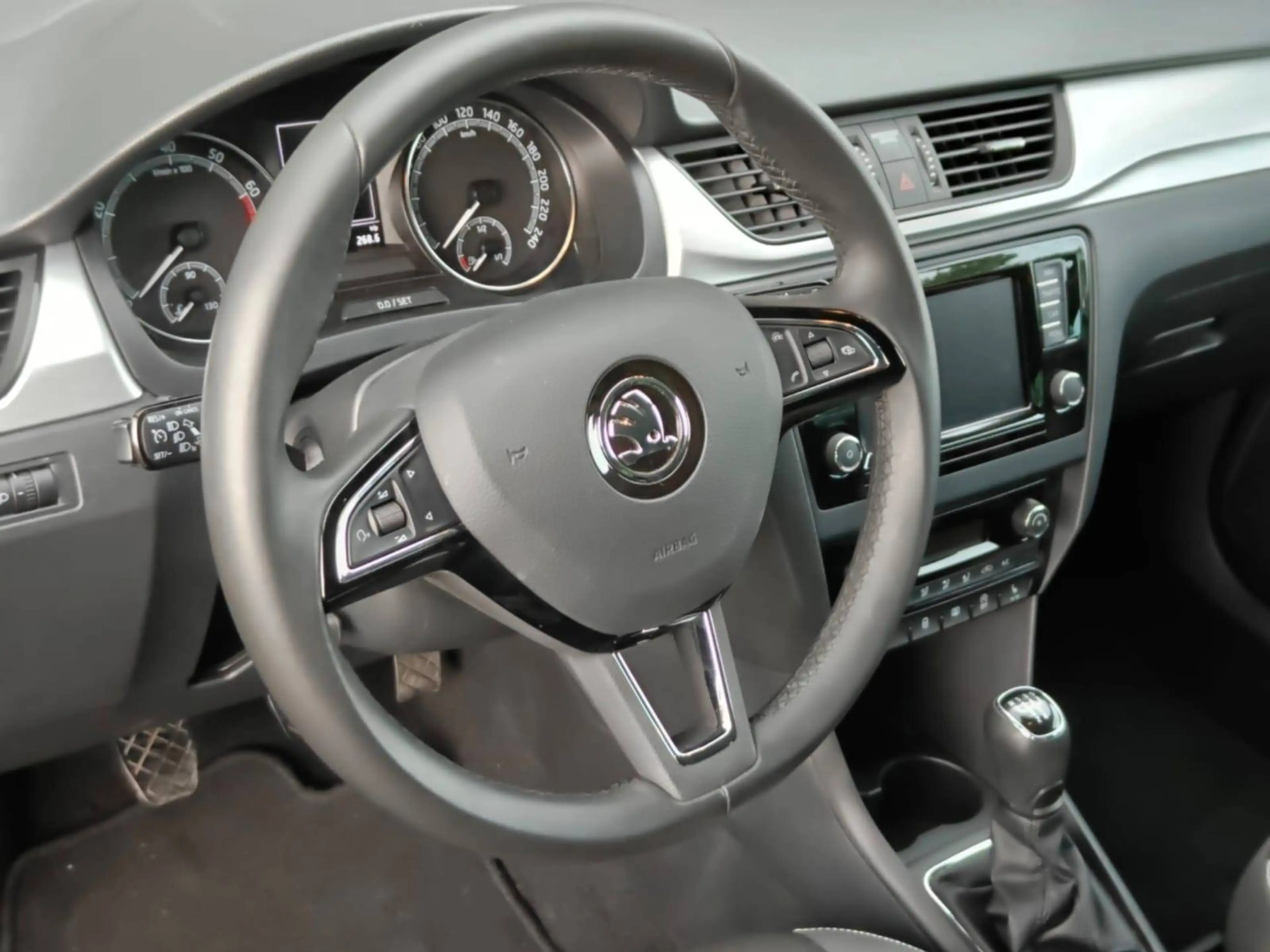 Skoda Rapid/Spaceback 9.000km!!/zetelverwarming/cruise controle/navigatie — photo 6