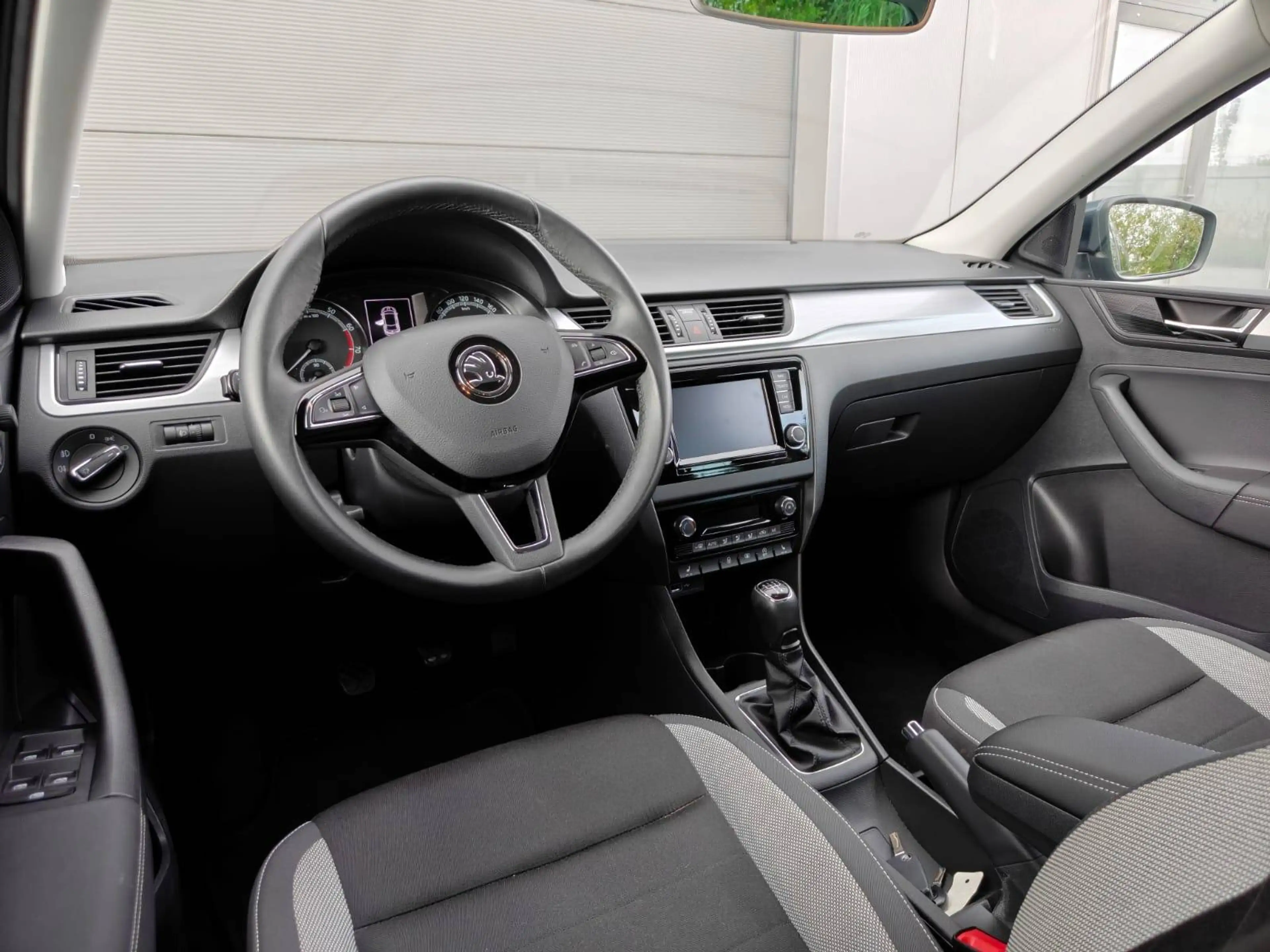 Skoda Rapid/Spaceback 9.000km!!/zetelverwarming/cruise controle/navigatie — photo 10
