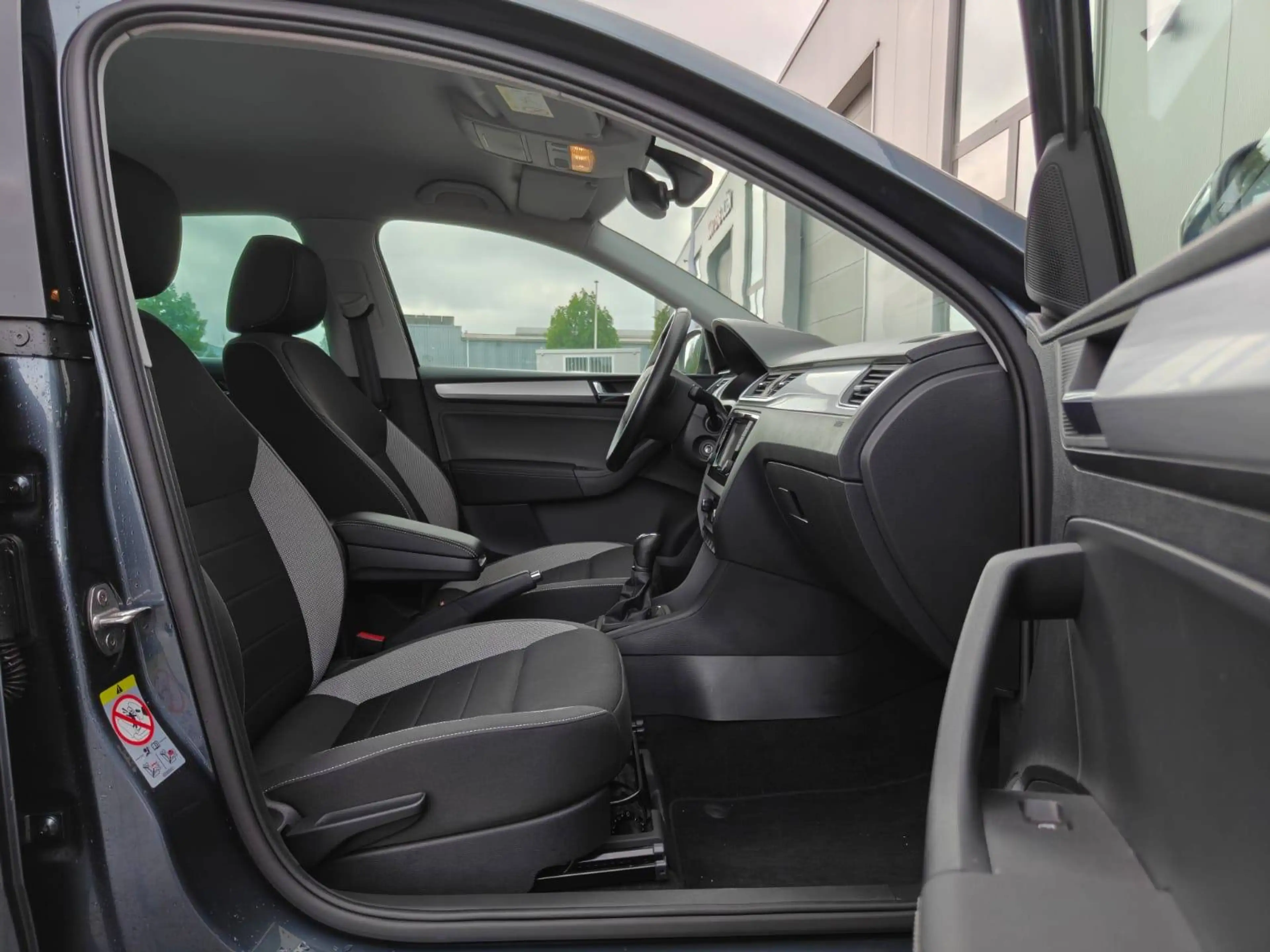 Skoda Rapid/Spaceback 9.000km!!/zetelverwarming/cruise controle/navigatie — photo 9