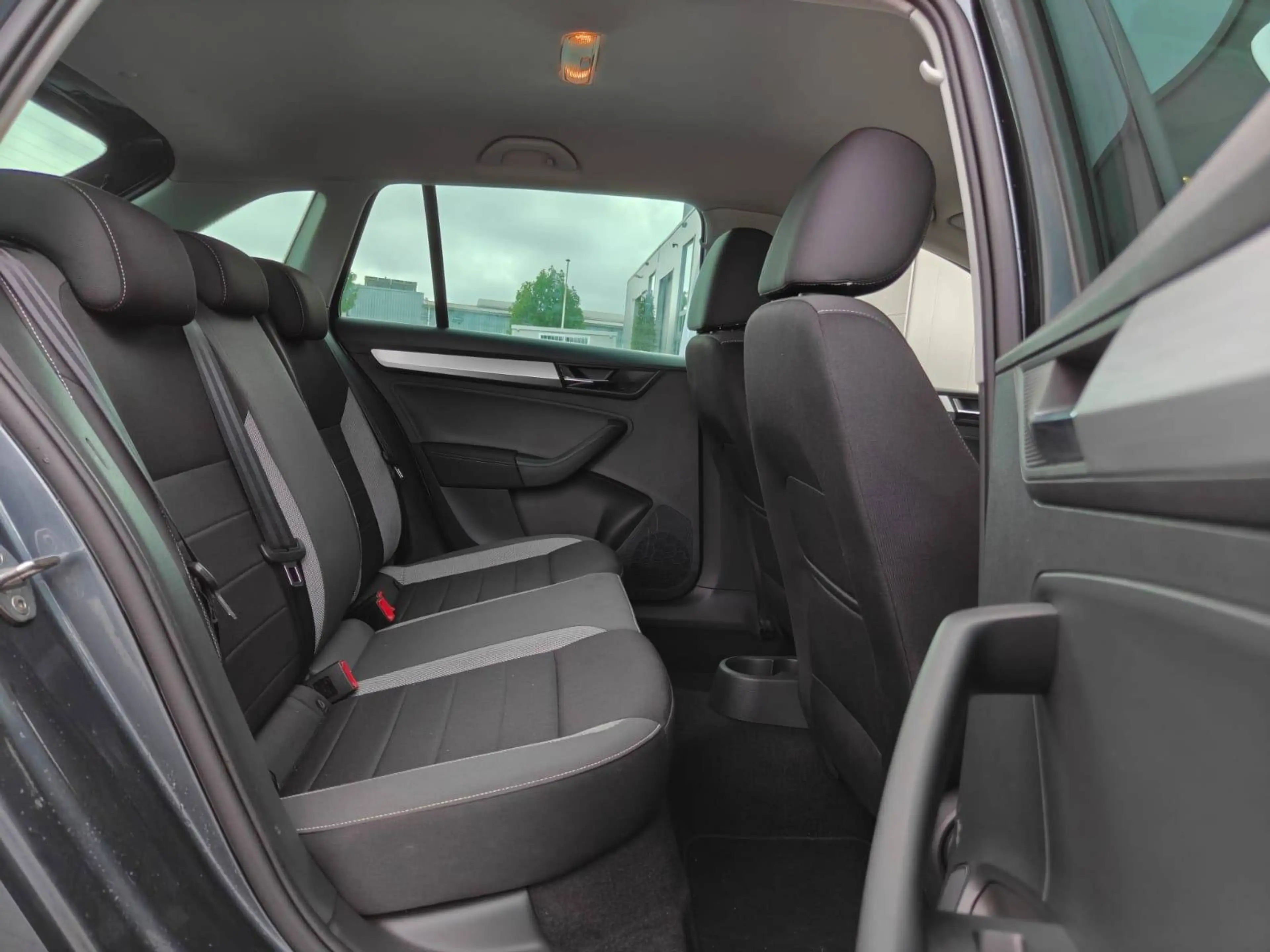Skoda Rapid/Spaceback 9.000km!!/zetelverwarming/cruise controle/navigatie — photo 12