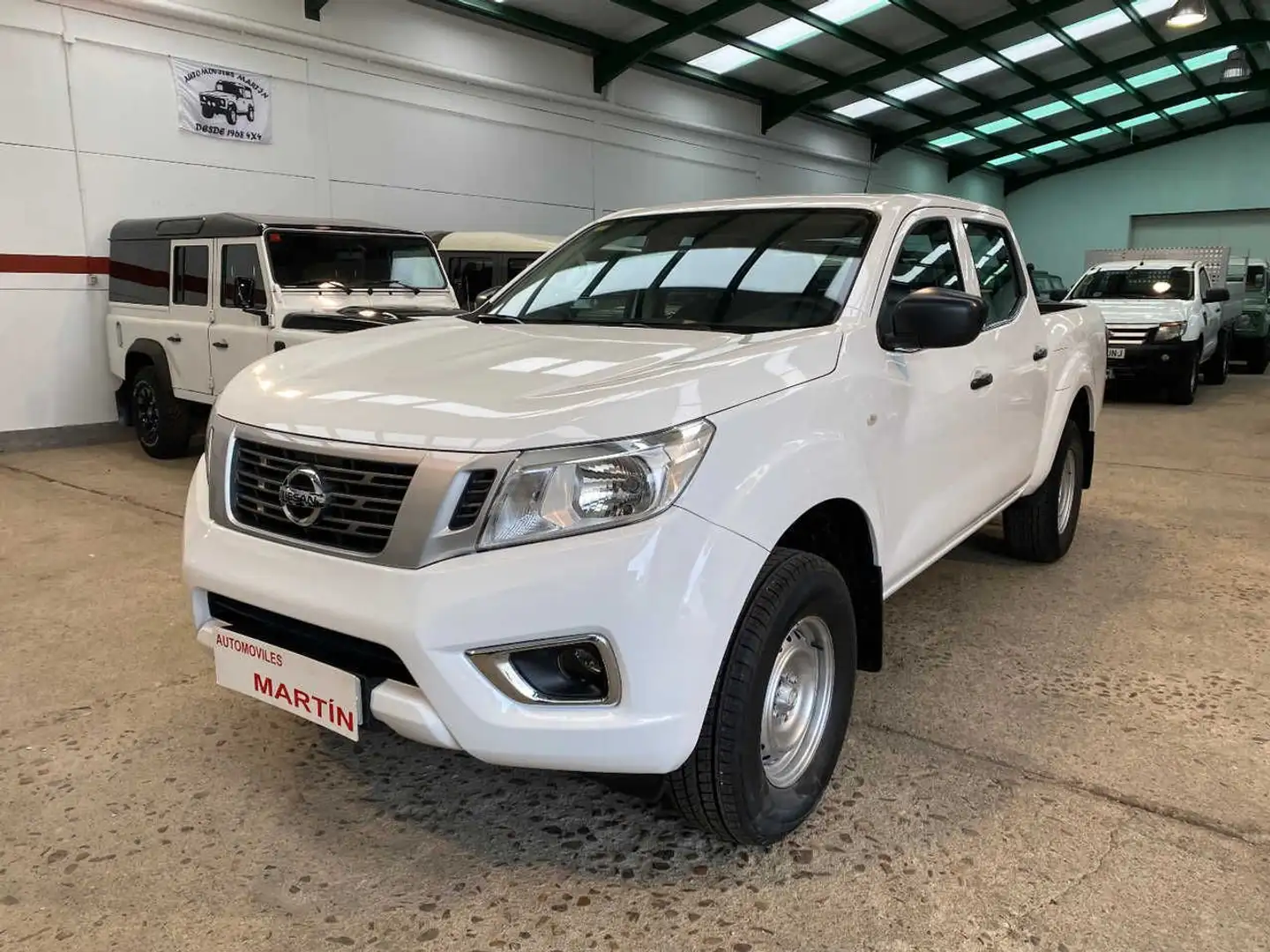 Nissan Navara 2.3dCi Doble Cabina Visia Blanco - 2