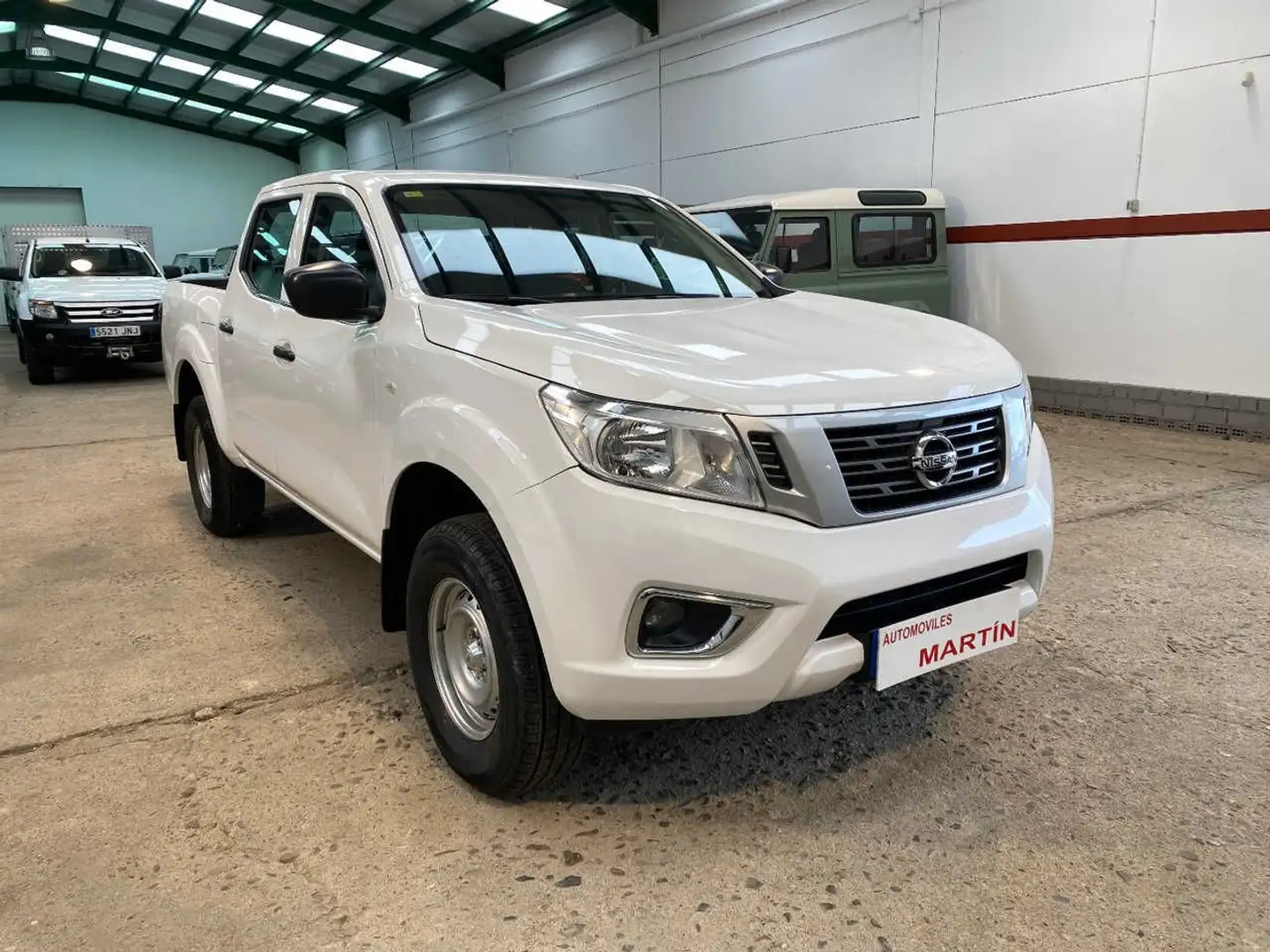 Nissan Navara 2.3dCi Doble Cabina Visia Blanco - 1