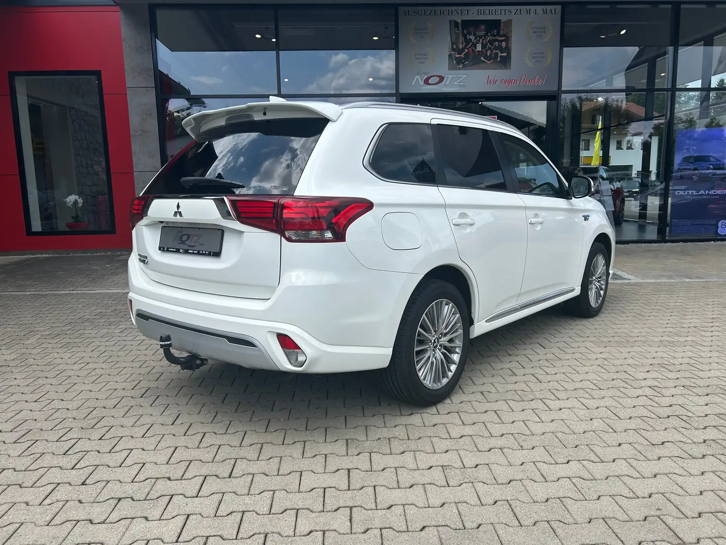 Mitsubishi Outlander 2.4 4WD PHEV, Basis, Standhzg, AHK, 8-fach Alu Blanc - 2