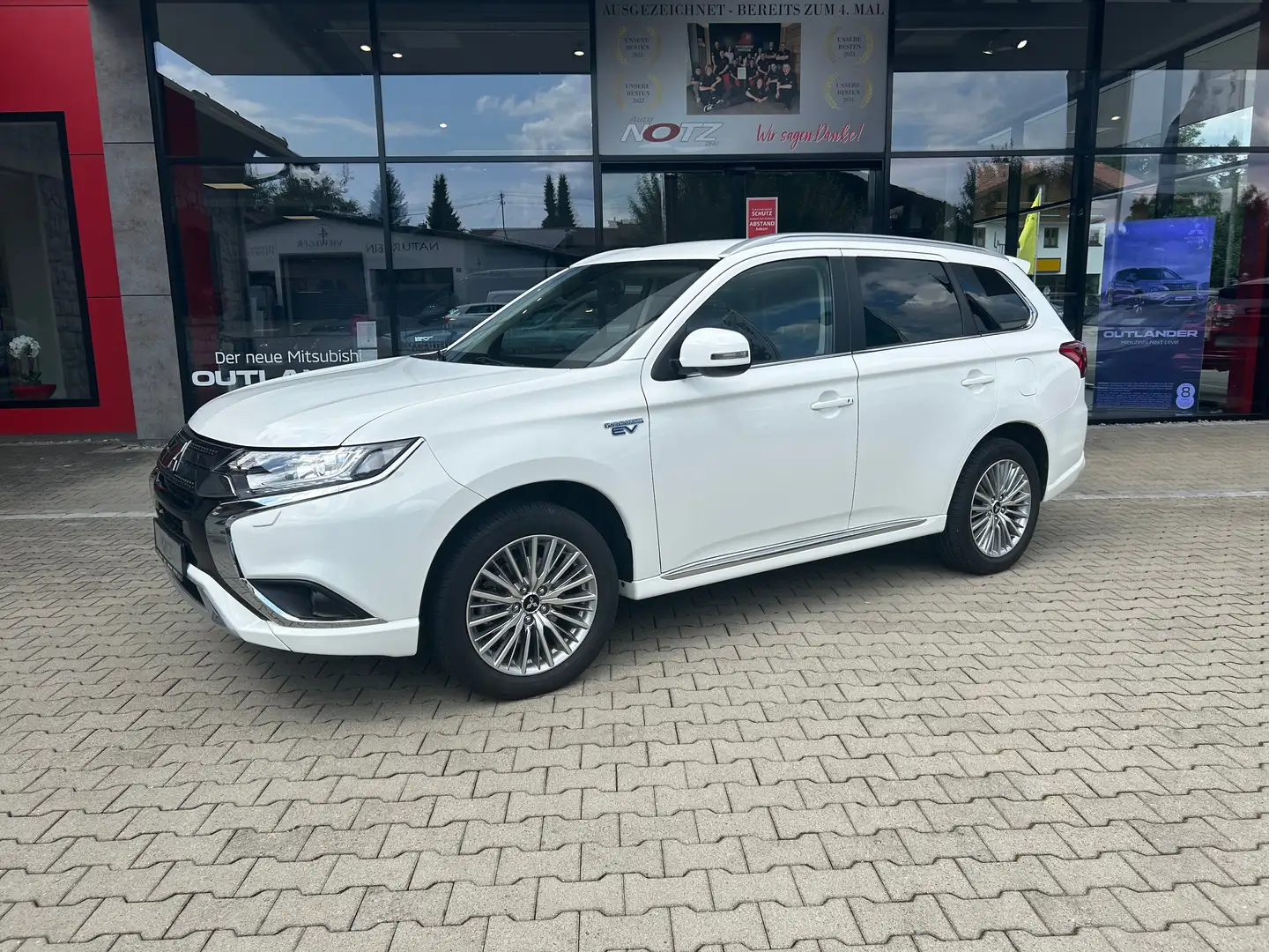 Mitsubishi Outlander 2.4 4WD PHEV, Basis, Standhzg, AHK, 8-fach Alu Blanc - 1