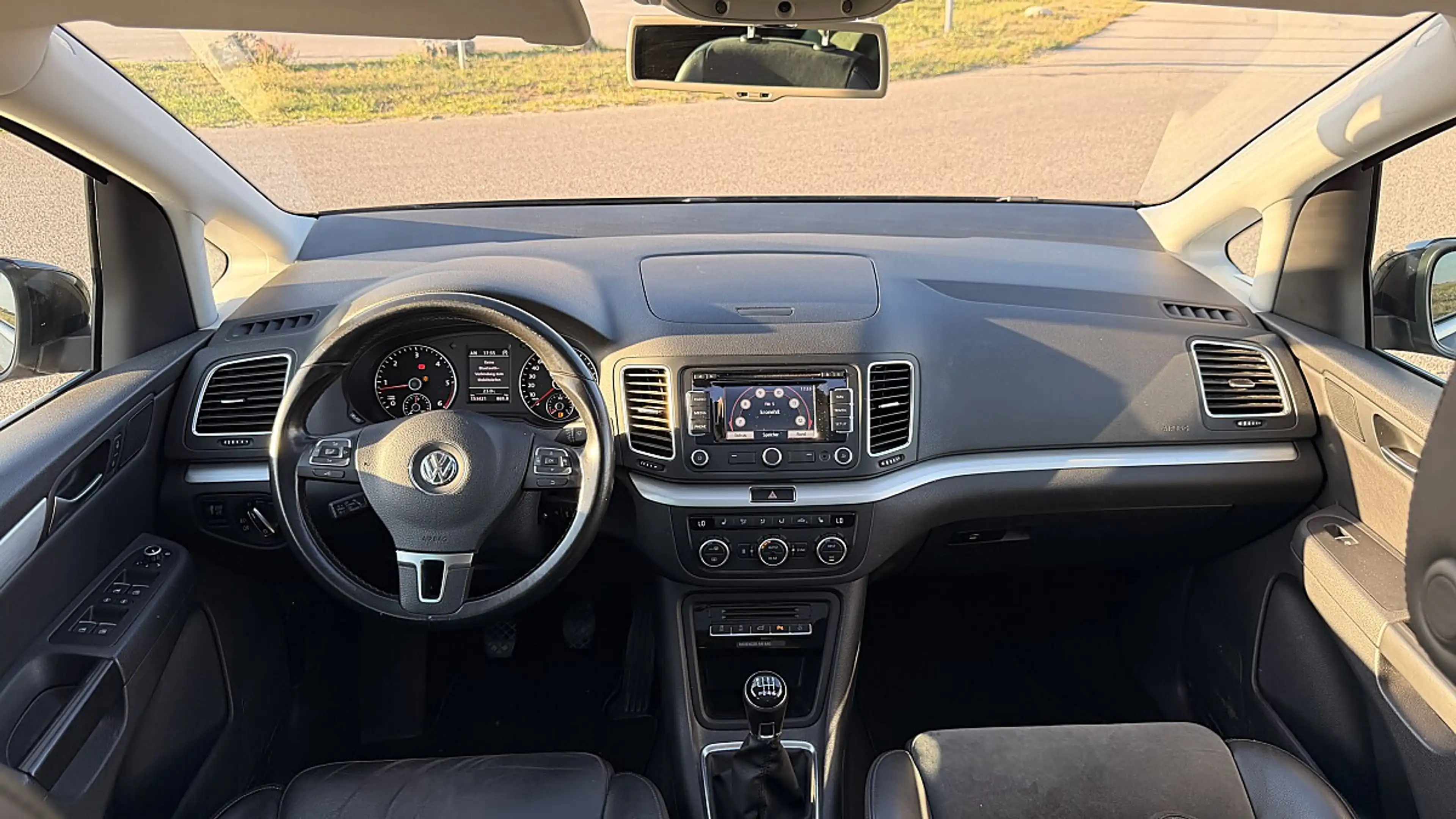 Volkswagen Sharan 2.0 TDI Sky 4Motion BlueMotion Tech — photo 11
