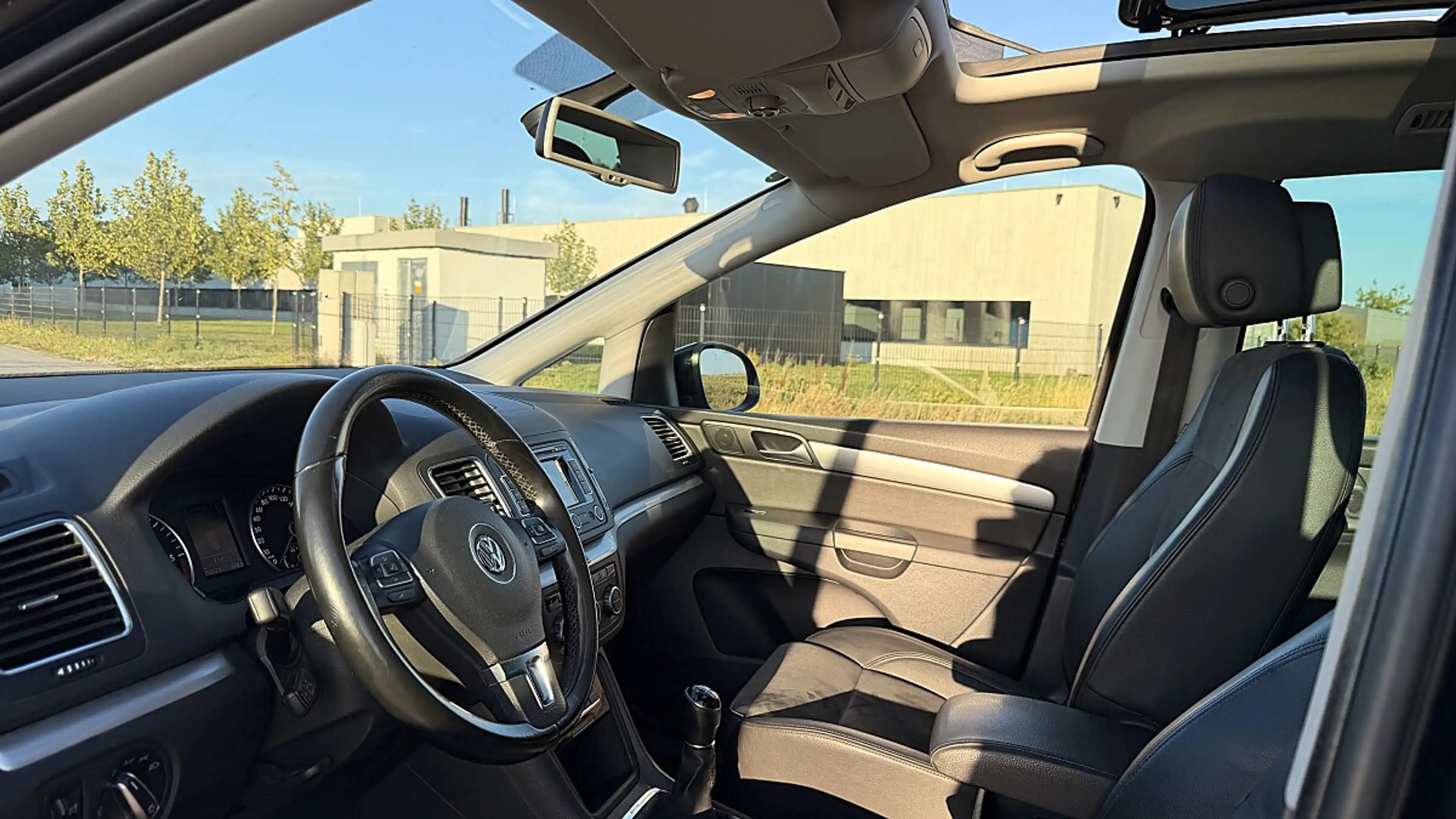 Volkswagen Sharan 2.0 TDI Sky 4Motion BlueMotion Tech — photo 13