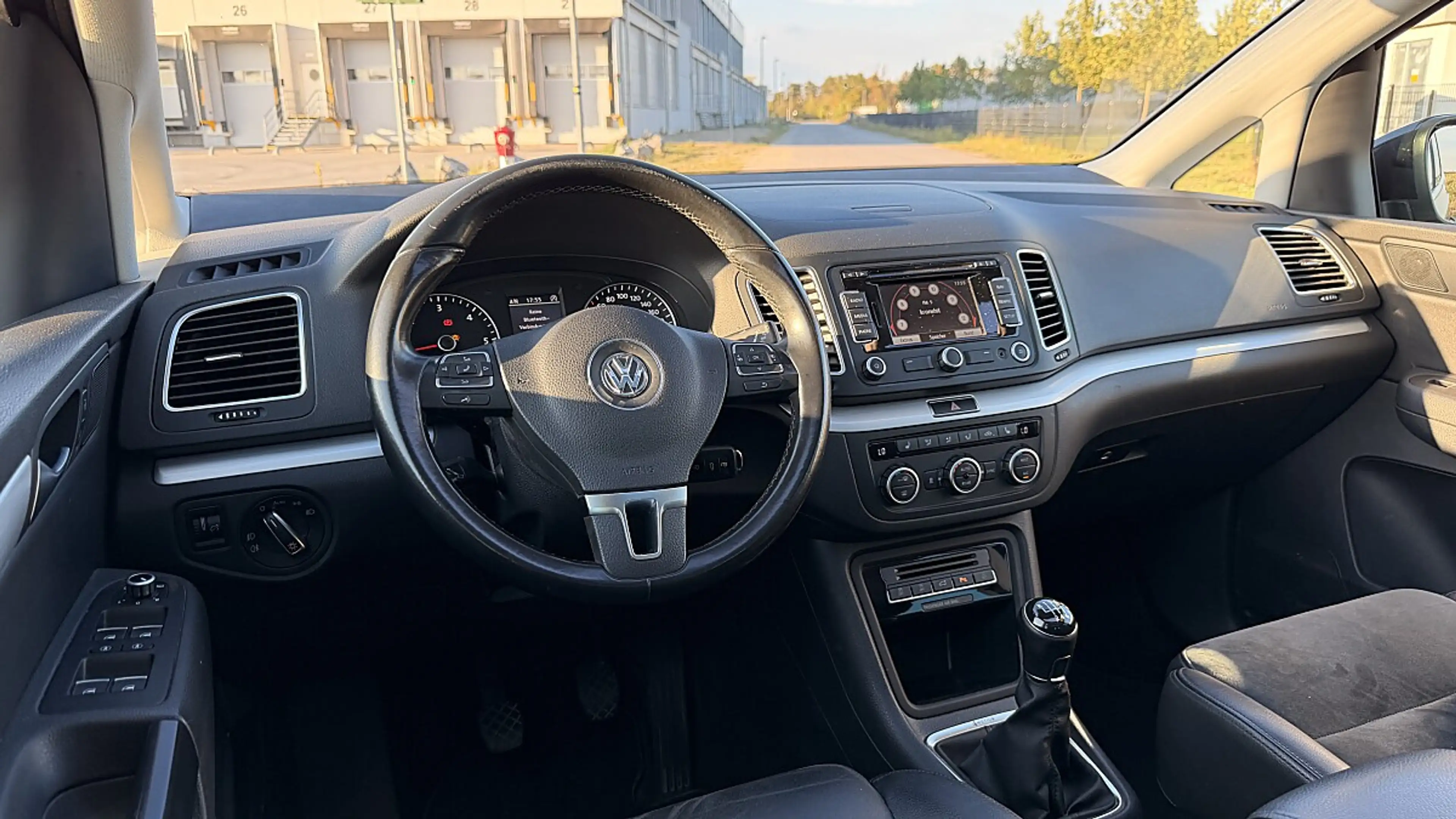 Volkswagen Sharan 2.0 TDI Sky 4Motion BlueMotion Tech — photo 12