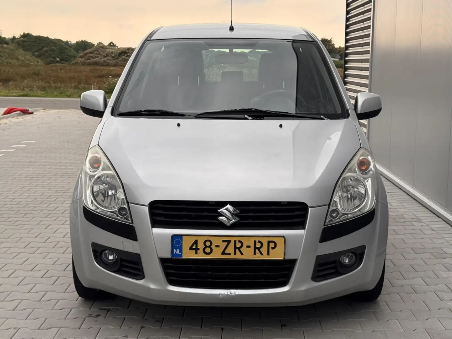Suzuki Splash 1.2 Exclusive | Airco | trekhaak | Radio | NAP Grijs - 2