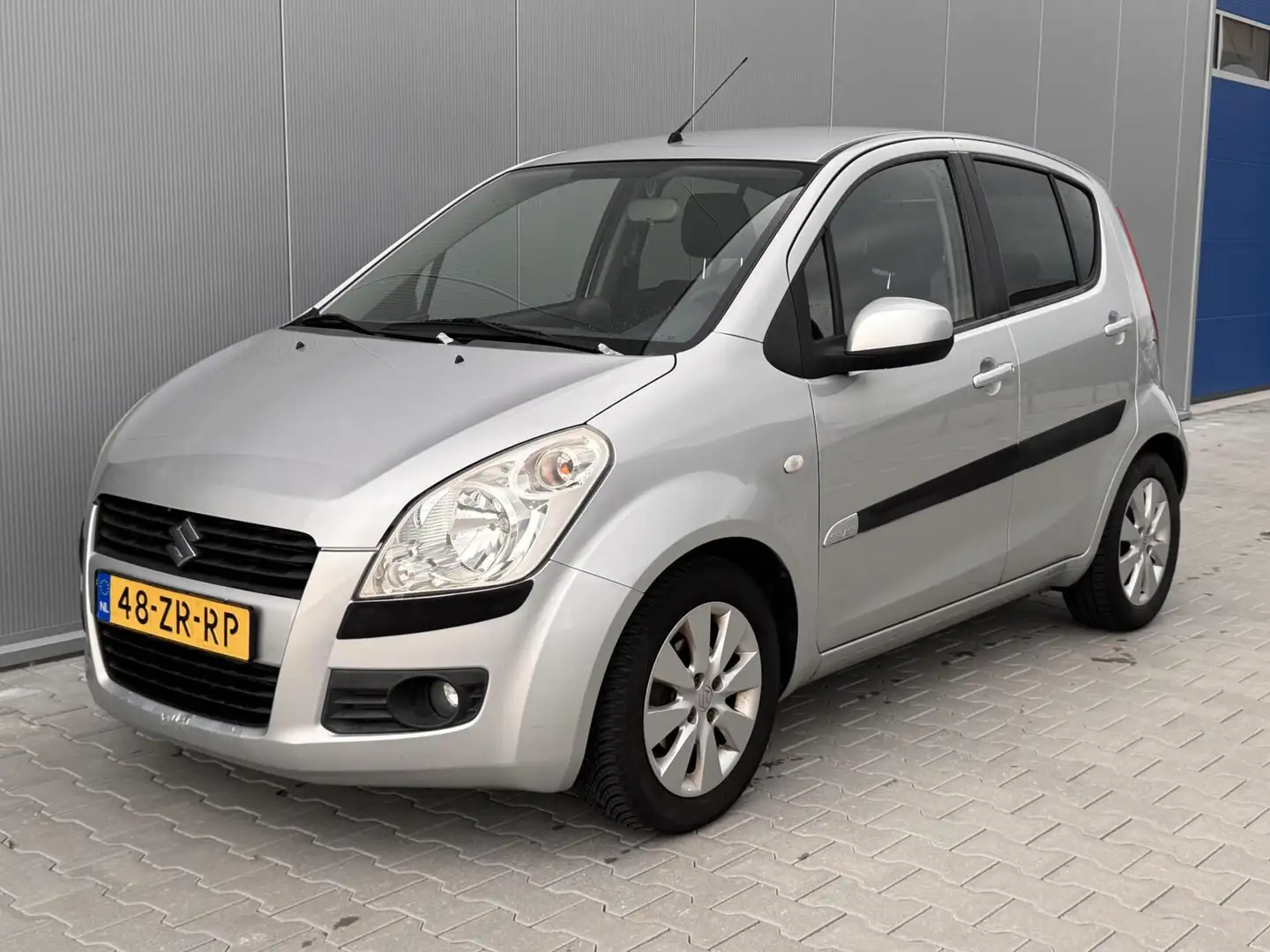 Suzuki Splash 1.2 Exclusive | Airco | trekhaak | Radio | NAP Grijs - 1