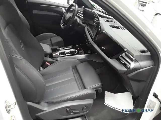 Audi A6 view 12