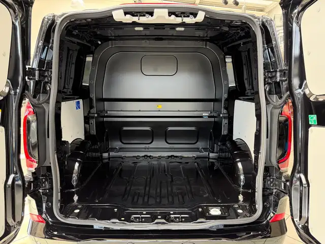Volkswagen Transporter view 15