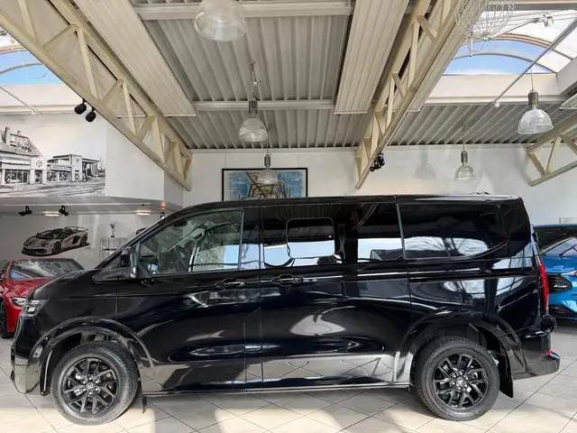 Volkswagen Transporter view 6