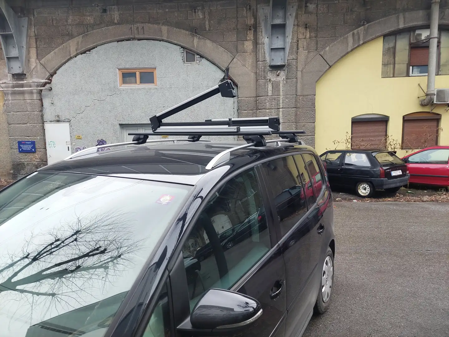 Volkswagen Touran Touran 4Friends 1,6 BMT TDI DPF4Friends Schwarz - 2