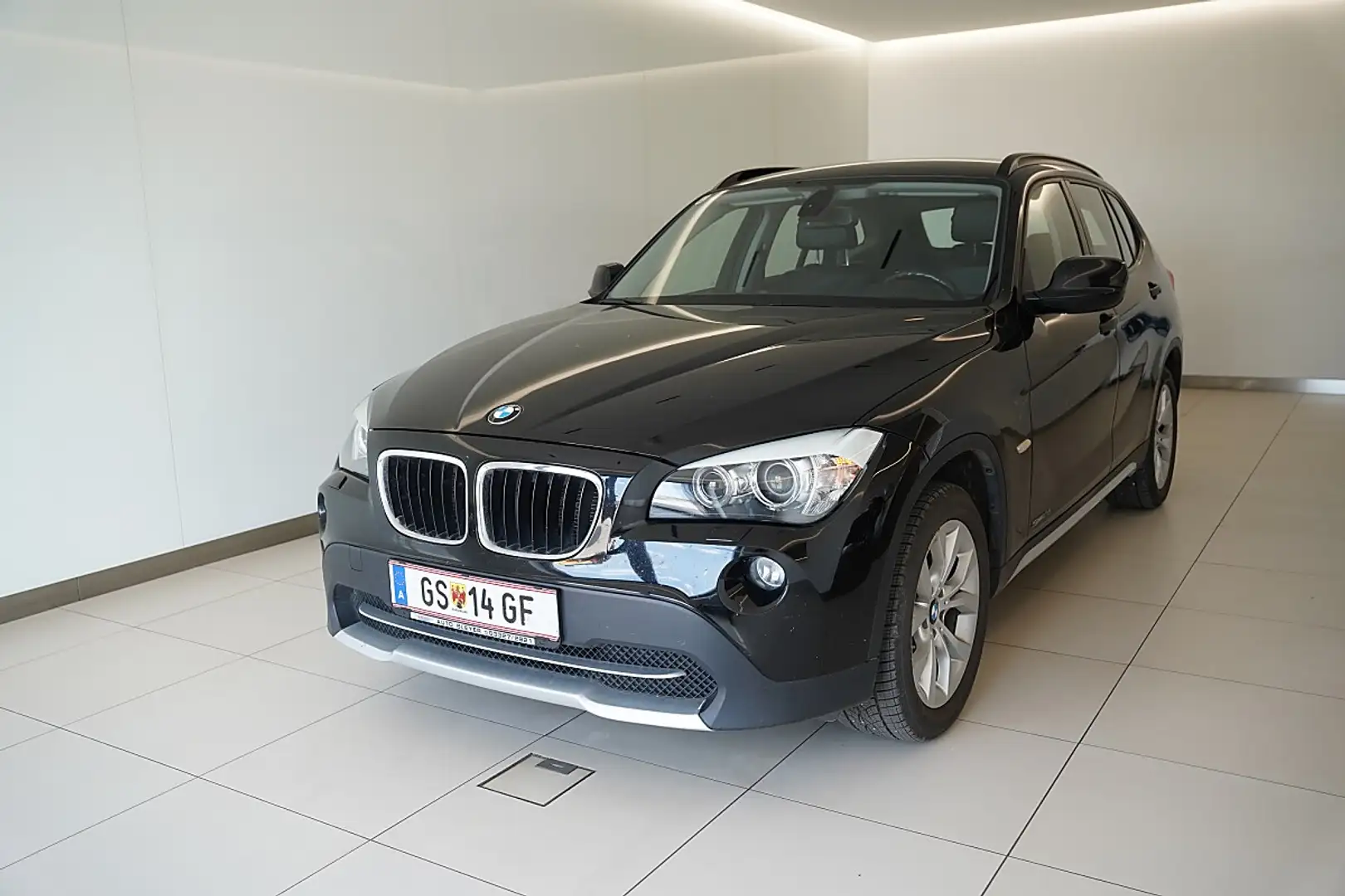 BMW X1 sDrive18d E84 N47 Schwarz - 1