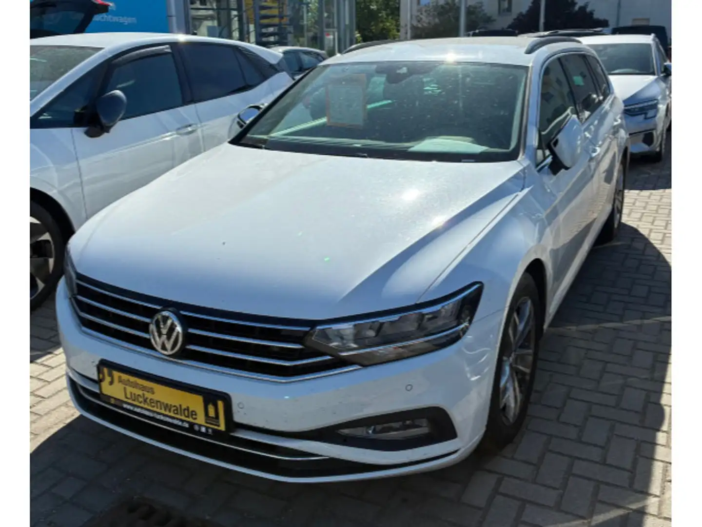 Volkswagen Passat Variant 2.0 TDI Business DSG *ACC*R-CAM* Weiß - 2