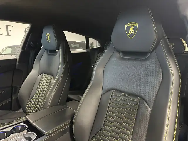 Lamborghini Urus view 14
