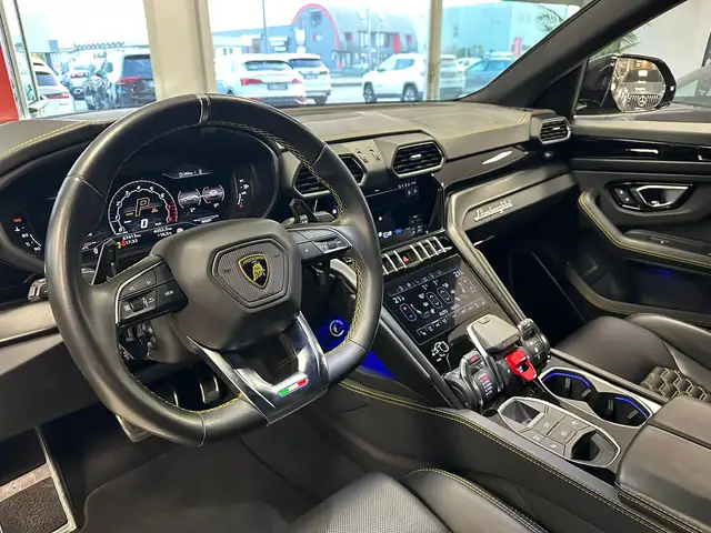 Lamborghini Urus view 8