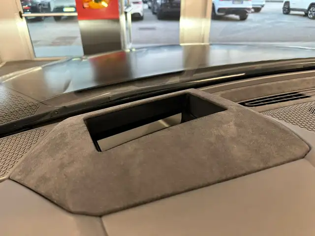 Lamborghini Urus view 13