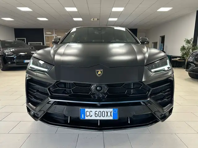 Lamborghini Urus view 2