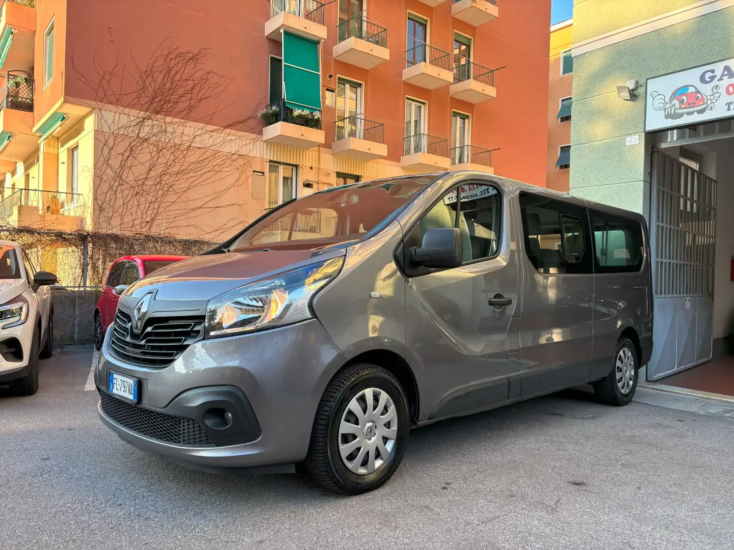 Renault Trafic T29 1.6 dCi 125CV S&S PL-TN Intens Heavy Grigio - 2
