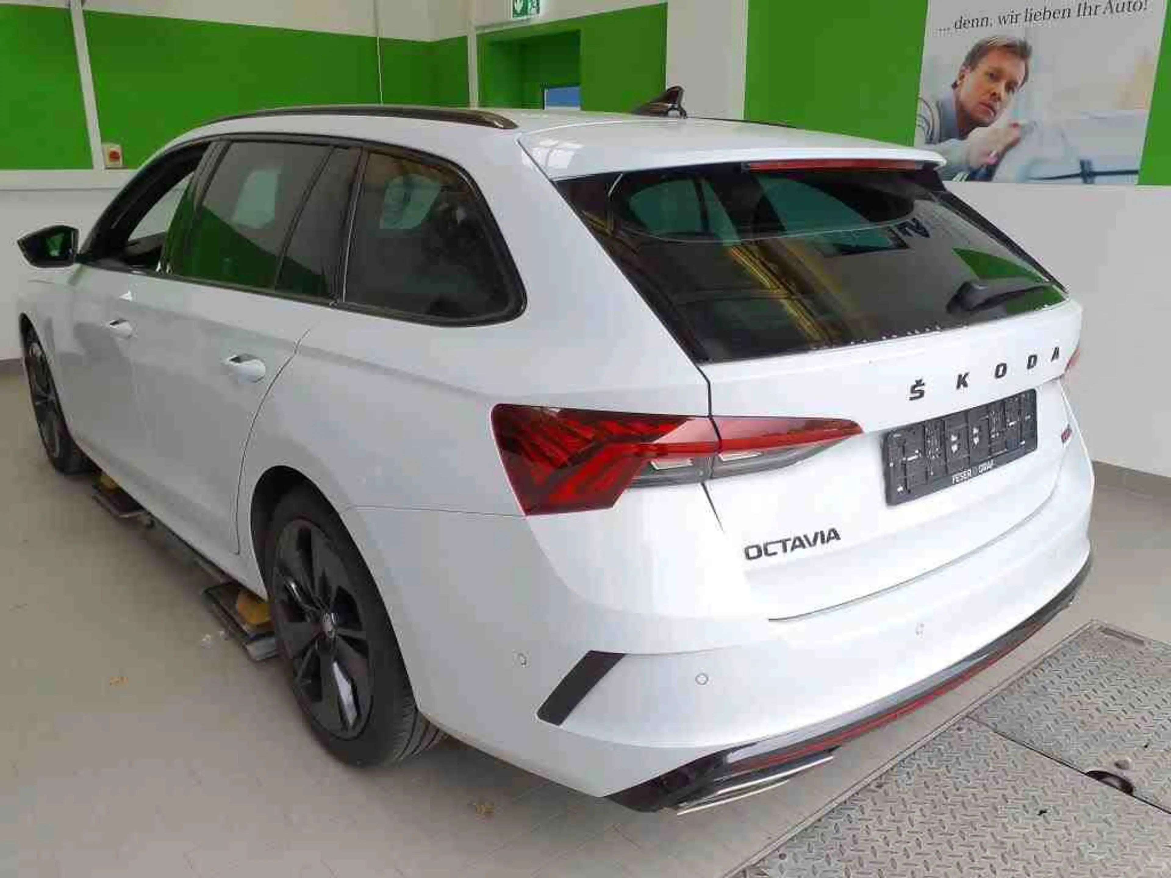 Skoda Octavia Combi 2.0 TDI DSG RS*HUD*MATRIX*AHK*AREA — photo 4
