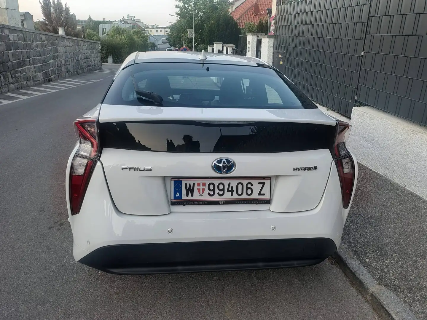 Toyota Prius Prius 1,8 VVT-i Hybrid LoungeLounge Weiß - 2