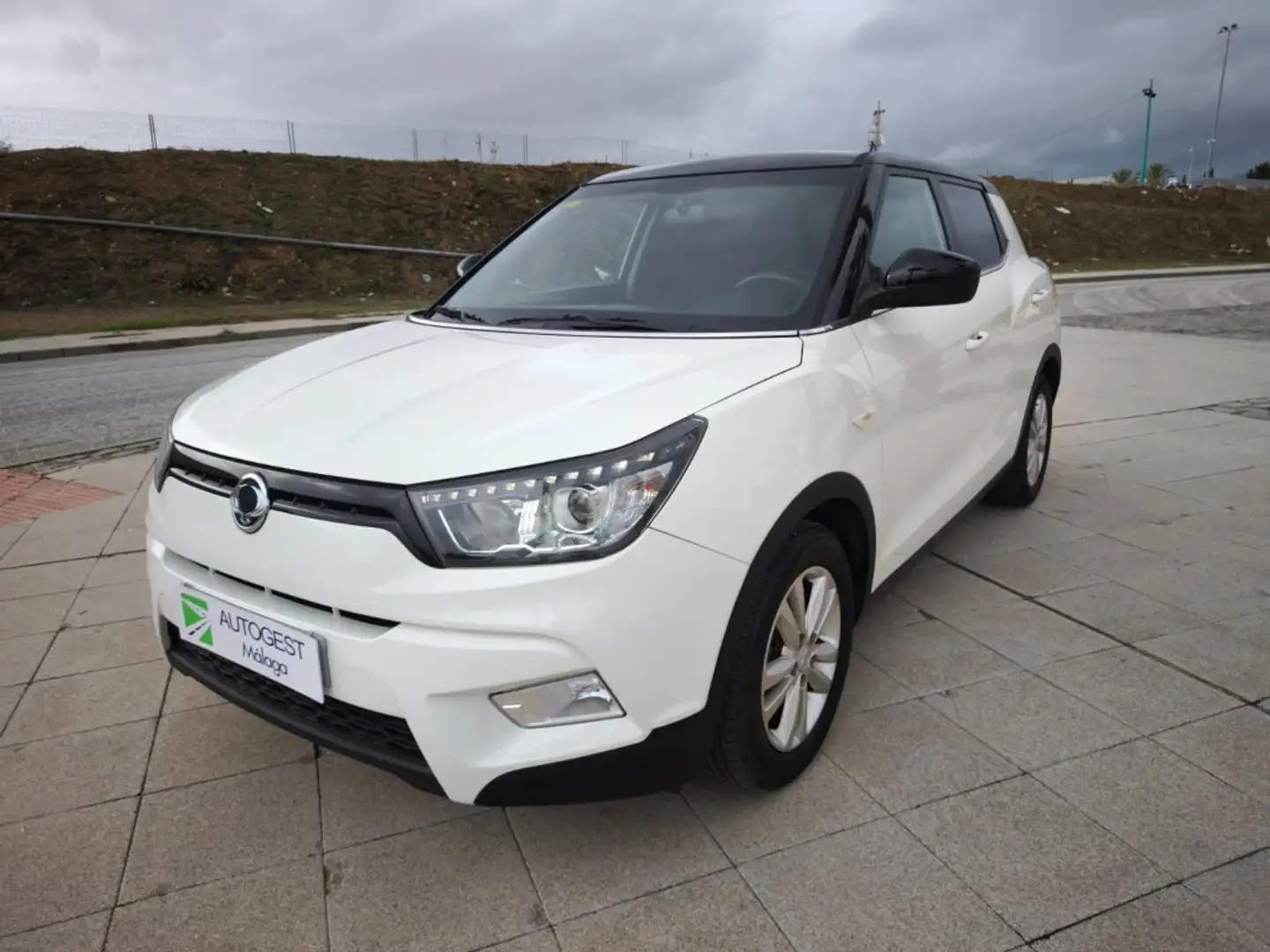 SsangYong Tivoli D16T Premium 4x2 Blanc - 2