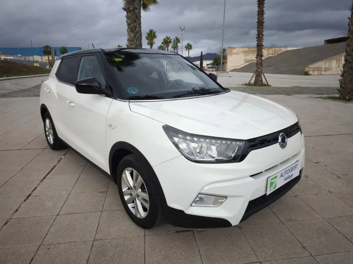 SsangYong Tivoli D16T Premium 4x2 Blanc - 1