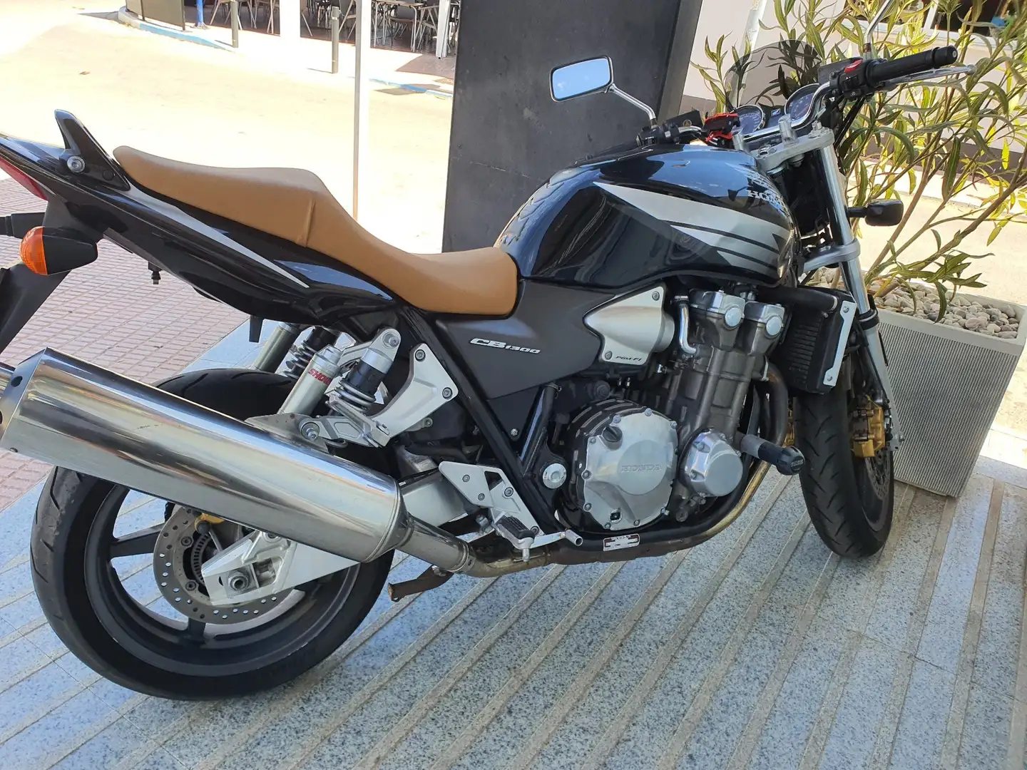 Honda CB 1300 siva - 2