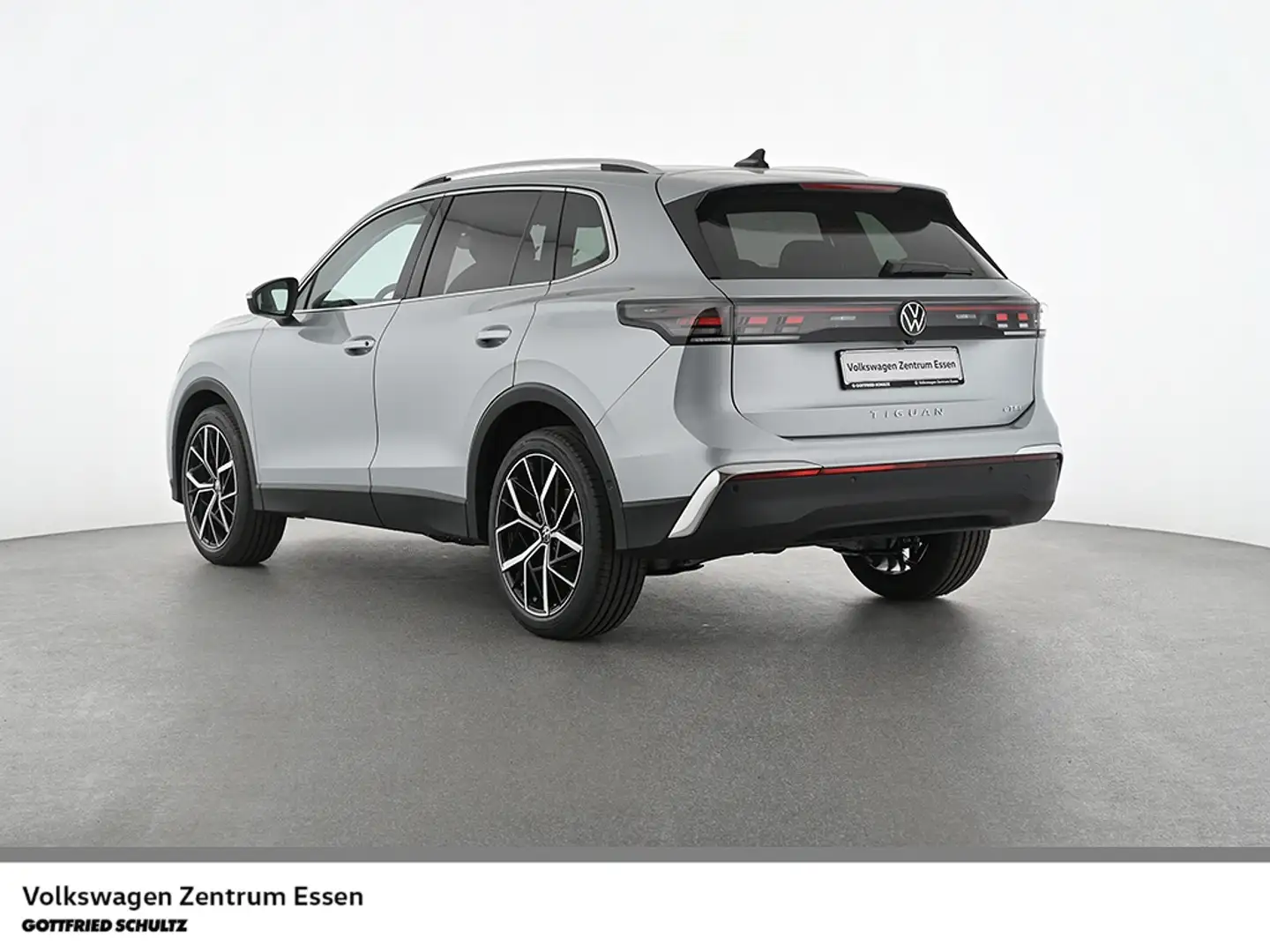 Volkswagen Tiguan Elegance 1.5 eTSI Pano AHK Navi Silber - 2