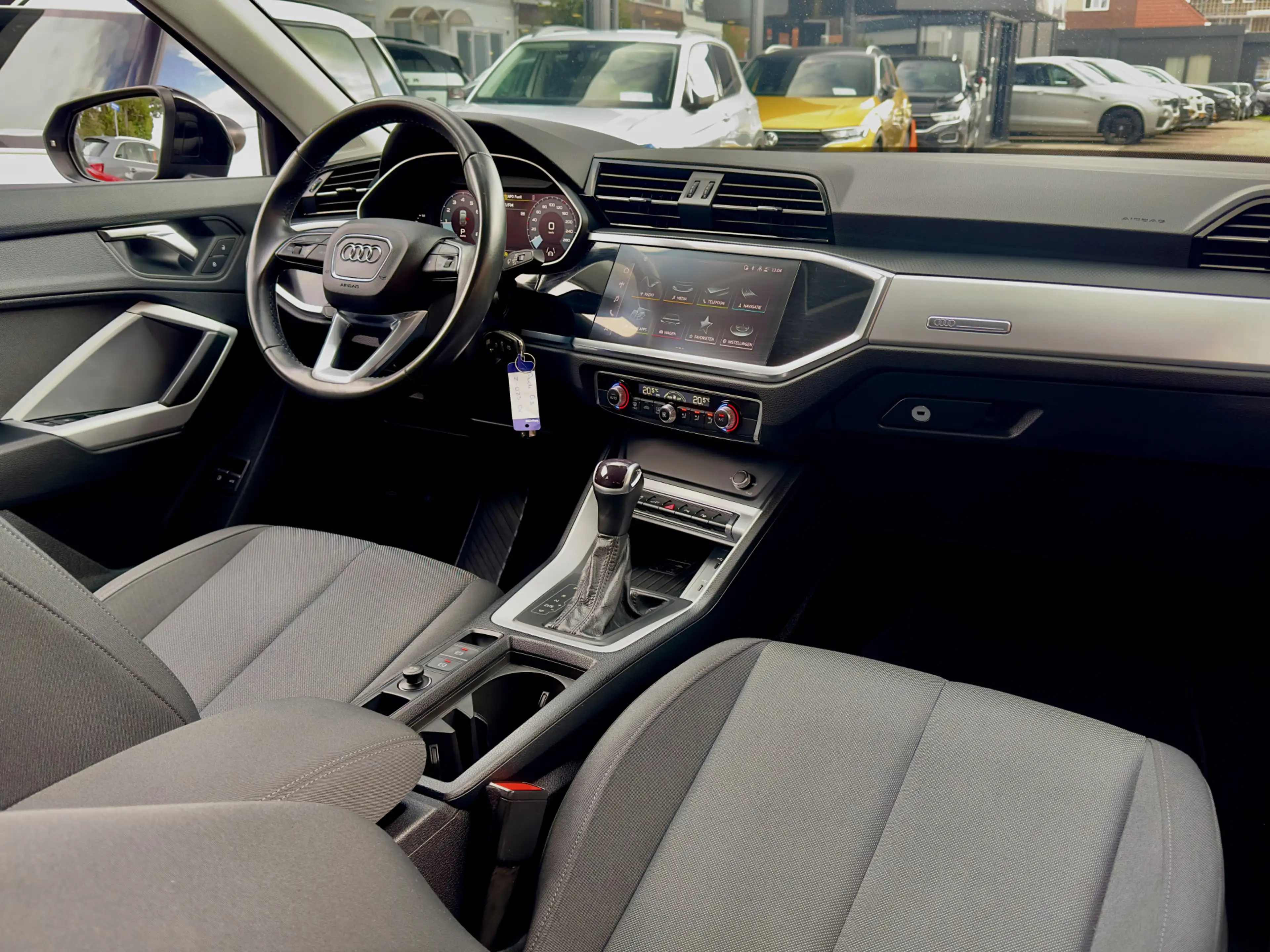 Audi Q3 Sportback 45 TFSI e AUT6 EDITION APPLE-CARPLAY DIG — photo 2