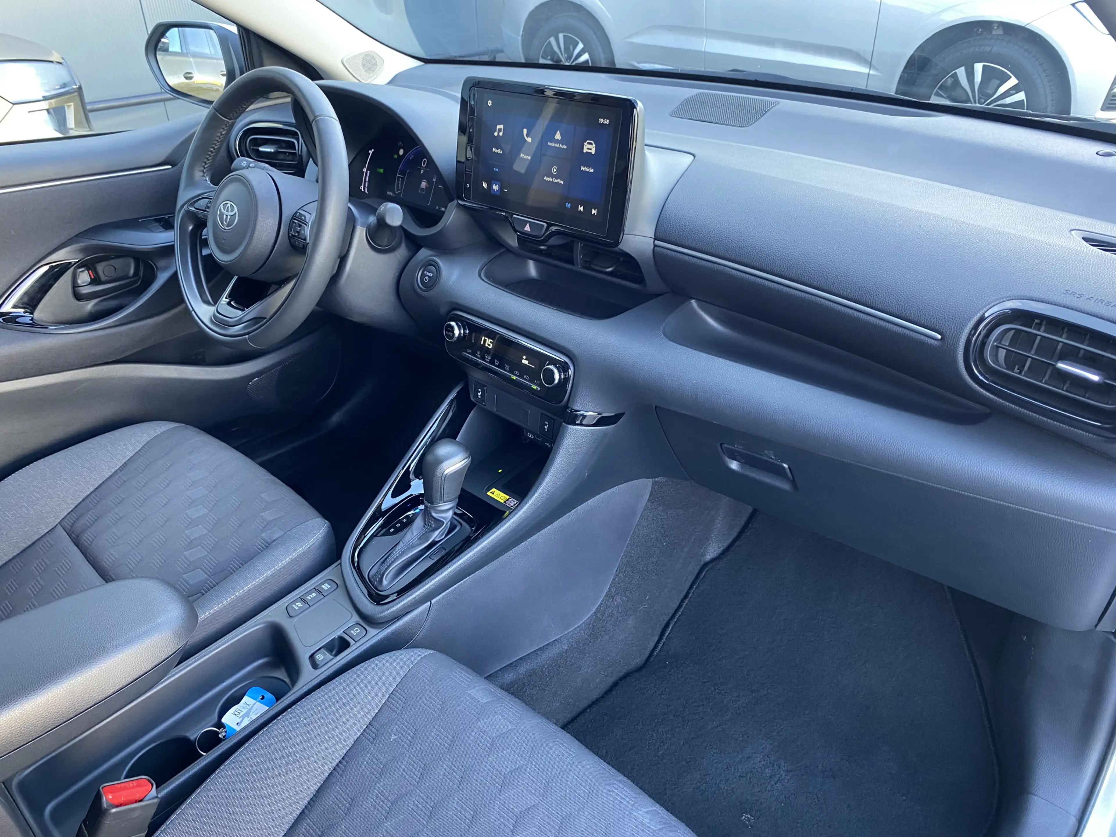 Toyota Yaris 1.5 Hybrid 115 Dynamic — photo 29