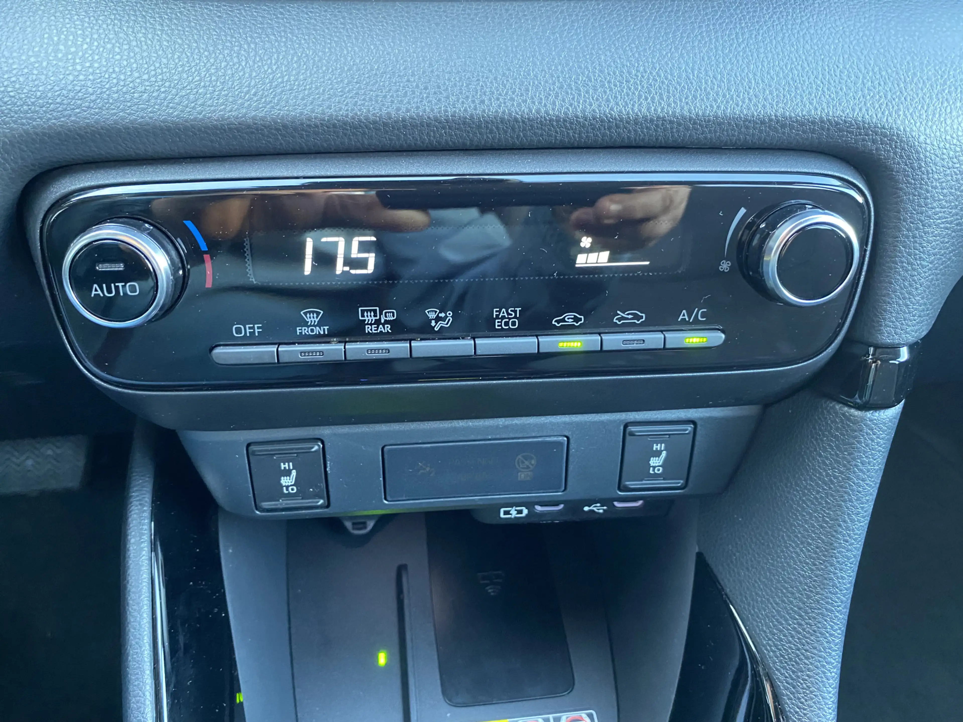 Toyota Yaris 1.5 Hybrid 115 Dynamic — photo 23