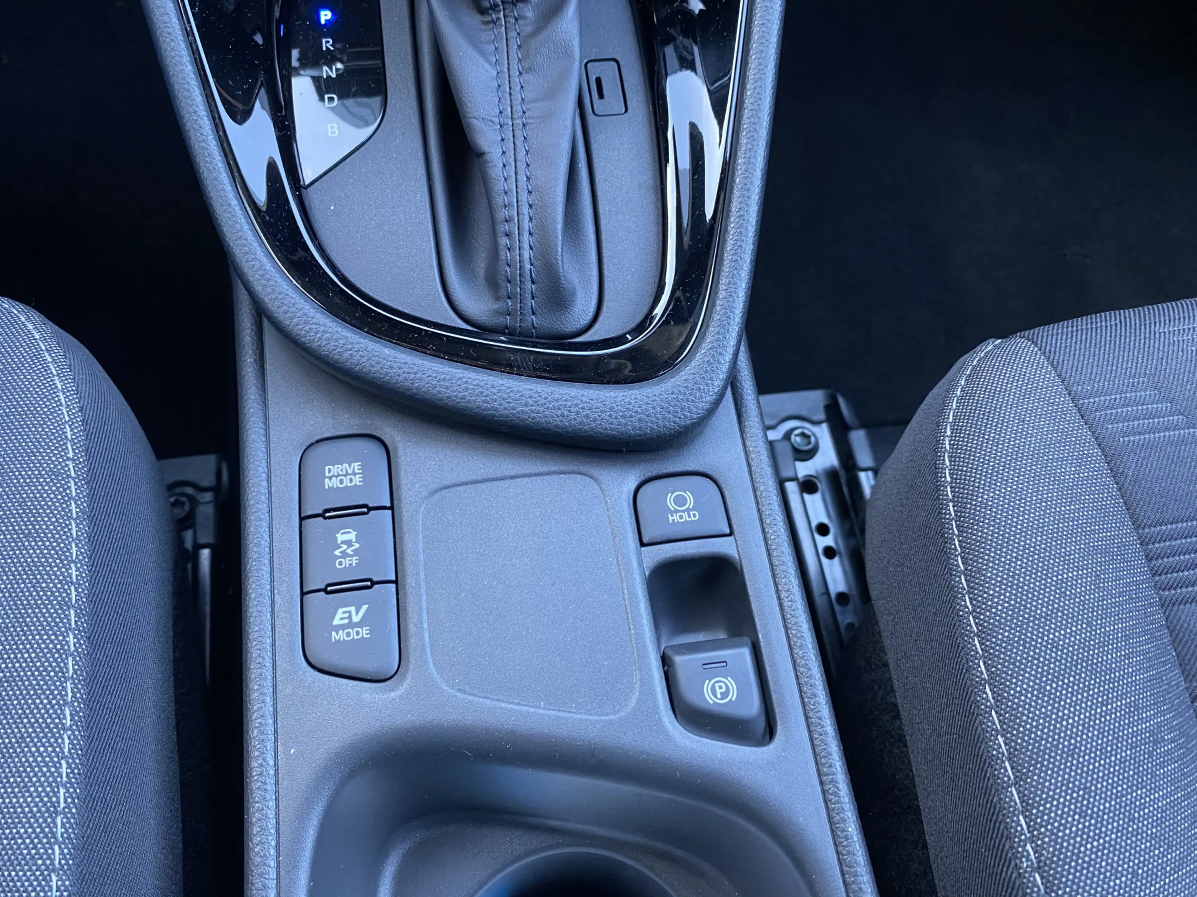 Toyota Yaris 1.5 Hybrid 115 Dynamic — photo 25