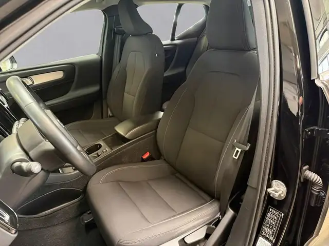 Volvo XC40 view 10