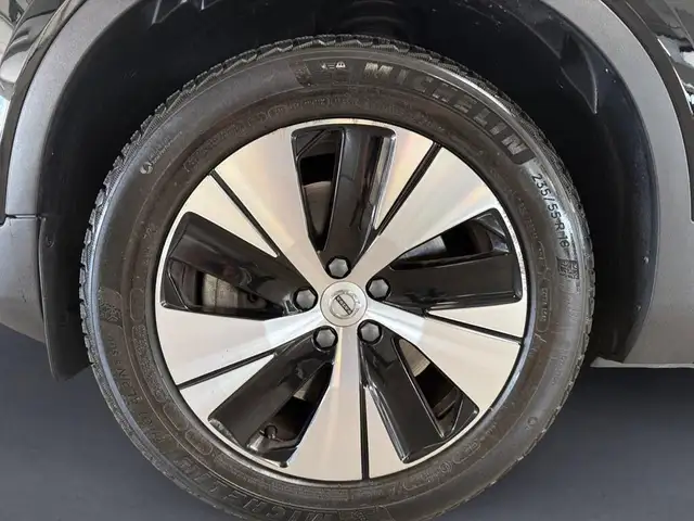 Volvo XC40 view 9