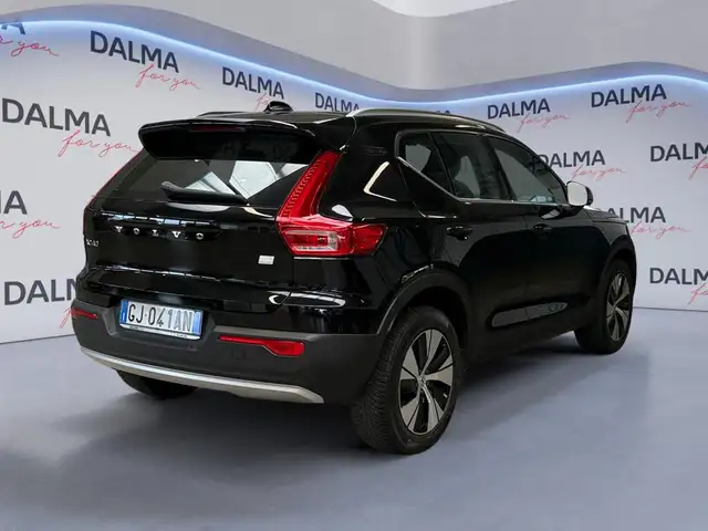 Volvo XC40 view 5