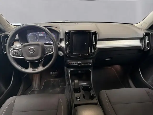 Volvo XC40 view 11