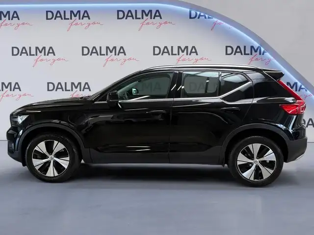 Volvo XC40 view 2