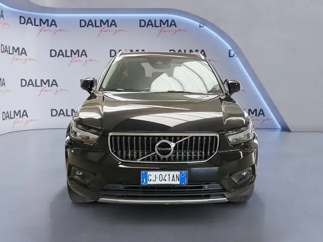 Volvo XC40 view 8