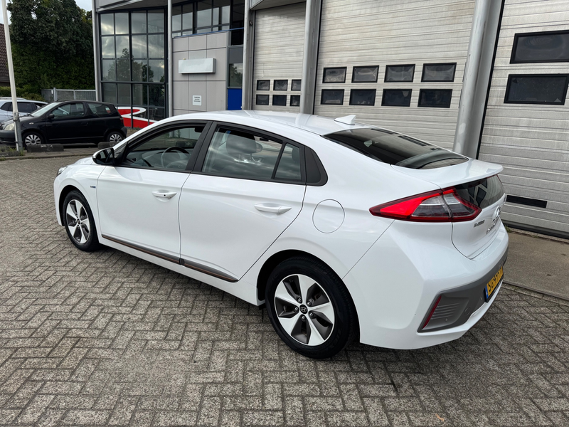 Hyundai IONIQ Comfort EV Camera, Clima, LED — photo 10